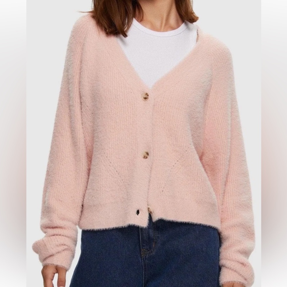 Kuwallatee cardigan sweater in blush color